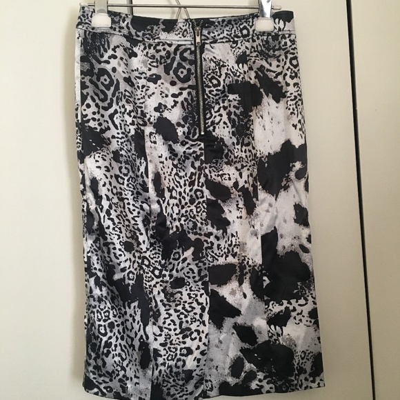 Print Pencil Skirt - Picture 3 of 5